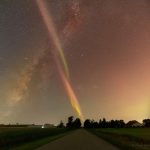 تلاقی پدیده‌ STEVE و راه شیری با جاده روستایی