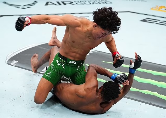 ناک اوت تماشایی رائول روزاس جونیور؛ جوانترین مبارز تاریخ UFC