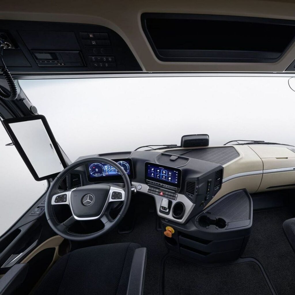 مرسدس بنز آکتروس برقی رونمایی شد، رقیب جدید کامیون تسلا 4 مرسدس بنز آکتروس برقی