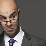 فاصله گرفتن از افراد قضاوت‌گر