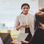 به چشم آمدن در محل کار با ۱۰ ترفند اثربخش 8 ۱۰ نکته برای بیشتر دیده شدن در محیط کار