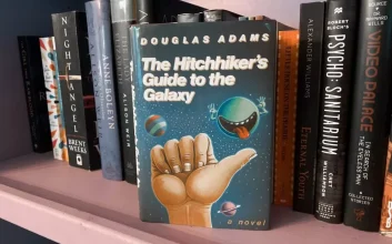 راهنمای مسافران کهکشان به کتابفروشی‌ها می‌رسد