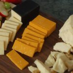 پنیر چدار چیست و چه تفاوتی با انواع دیگر پنیر دارد؟ 6 انوع پنیر چدار