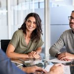 کمک گرفتن از یکی از همکاران قابل اعتماد برای تغییر نظر همکاری مخالف