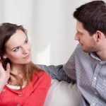 ۱۷ نشانه سازگاری در رابطه عاطفی 2 صحبت درباره تعارضات و عدم پنهانکاری