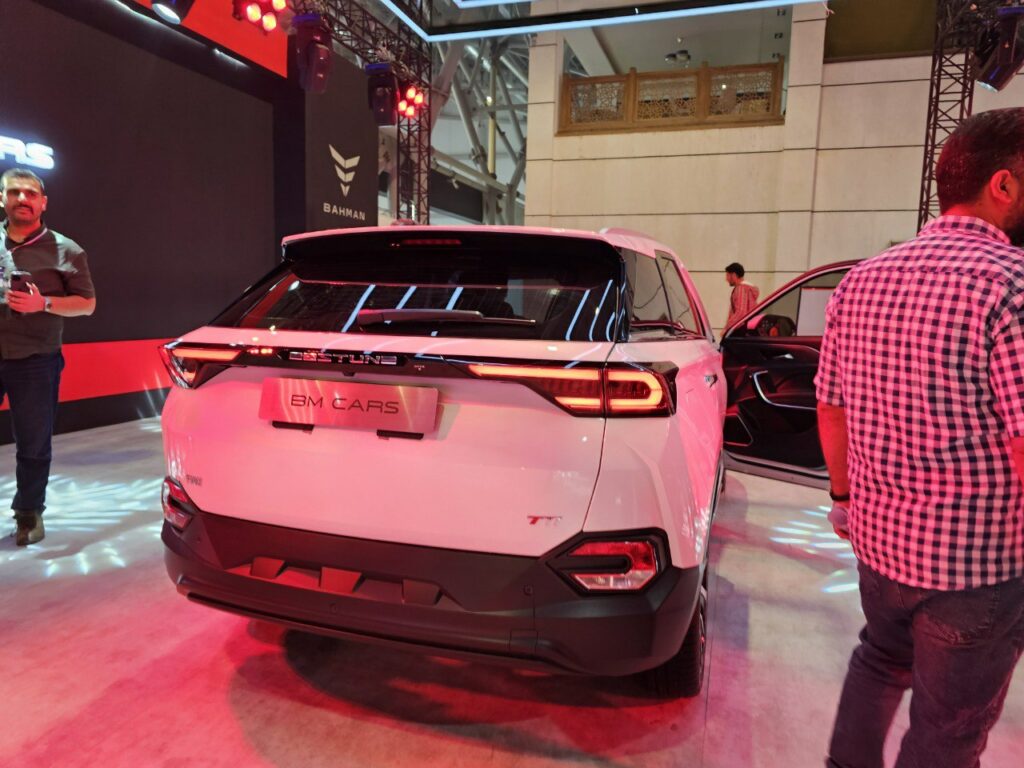 بررسی خودروهای وارداتی بهمن موتور در نمایشگاه اصفهان + عکس 4 بستیون تی 77