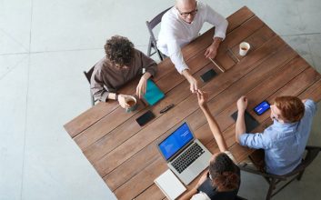 همکاری کارکنان در محیط کار