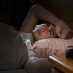 چرا خواب ناکافی می‌تواند احساس درد را در بدن ما افزایش دهد؟