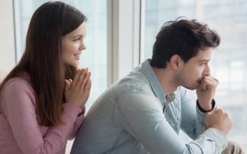 عذرخواهی کردن برای آرام کردن فرد خشمگین