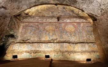 باستان‌شناسان در رم موزاییک صدفی 2300 ساله کشف کردند + عکس