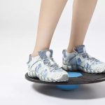 تخته اعتدال چیست و چه مزایایی دارد + ۶ تمرین برای اغاز کار 3 ووبل بورد یکی از انواع تخته تعادل