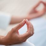 مودرا چیست؛ از تمرینات یوگا برای مراقبه و افزایش تمرکز و آرامش