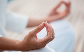 مودرا چیست؛ از تمرینات یوگا برای مراقبه و افزایش تمرکز و آرامش