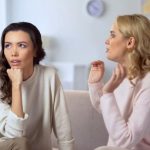 ۶ نشانه دوست قلابی و روش برخورد با او 2 نحوه رفتارکردن با دوست قلابی