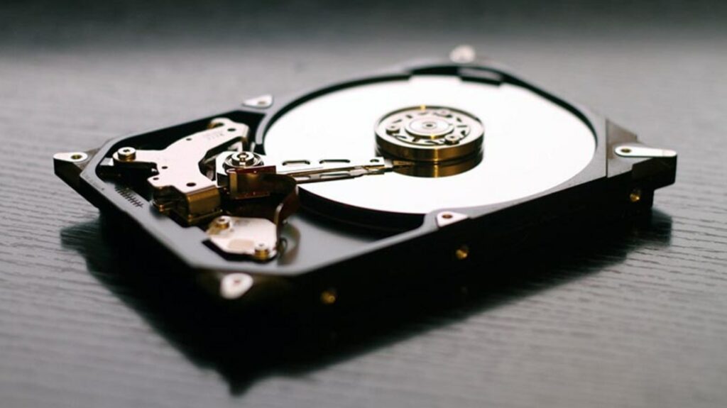 راهنمای خرید هارد دیسک | آشنایی با انواع هارد 10 1704103646 572 راهنمای خرید هارد دیسک آشنایی با انواع هارد