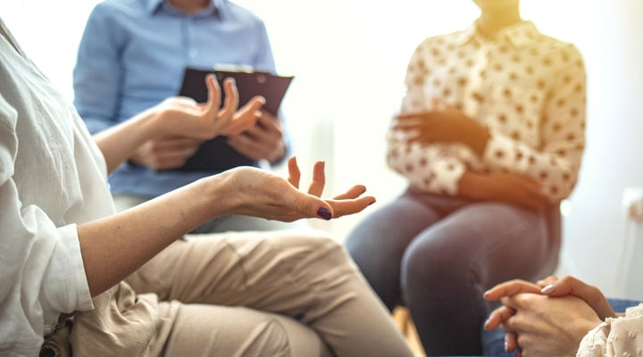 پورنوگرافی چه تأثیری بر رابطه جنسی و عاطفی دارد؟ 7 گروهدرمانی برای مقابله با اعتیاد به پورنوگرافی