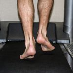 دویدن روی تردمیل بدون کفش