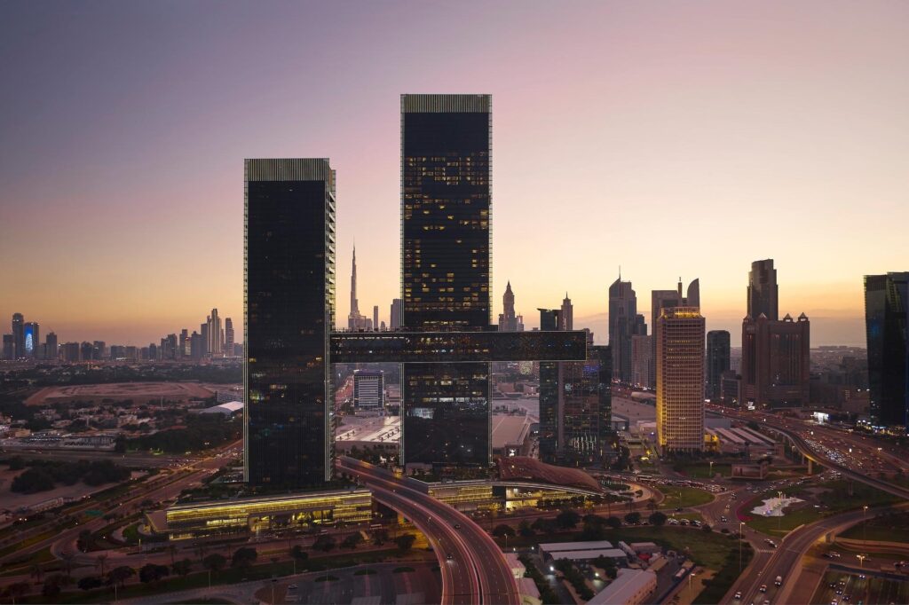 برج دوقلو «وان زعبیل» با یک پل معلق میانشان در دبی افتتاح شدند + عکس 4 1707046934 484 برج دوقلو وان زعبیل با یک پل معلق میانشان در