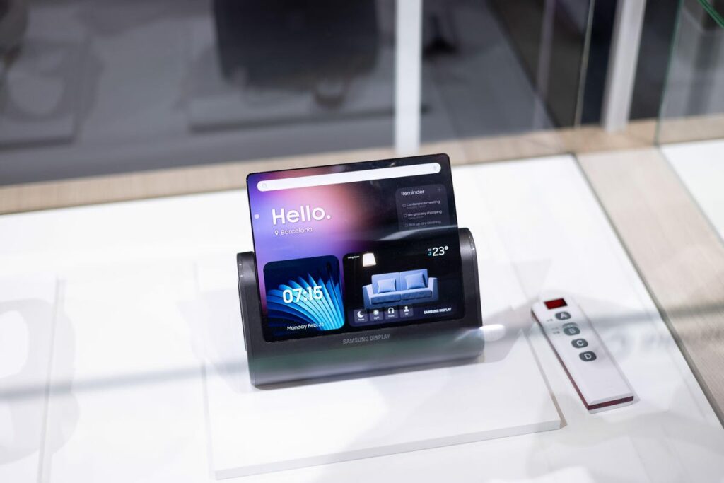 1709034306 124 موبایل مفهومی تازه سامسونگ دور مچ دست بسته می‌بشود