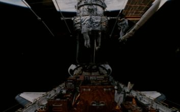 تعمیر تلسکوپ هابل توسط شاتل دیسکاوری