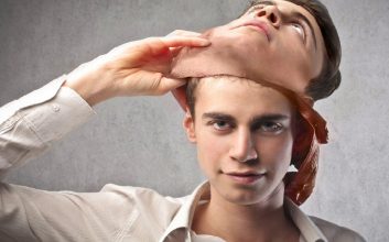 فردی نقاب به چهره - درمان دروغگویی