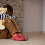 تله رهاشدگی - تصویر کودکی که ناراحت است