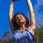 پیسی؛ انواع، علت، علائم و روش درمان 8 فردی که دستهایش دچار پیسی شده است