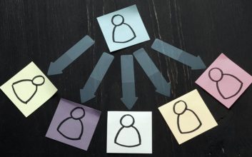 تصویری از تفویض اختیار به دیگران