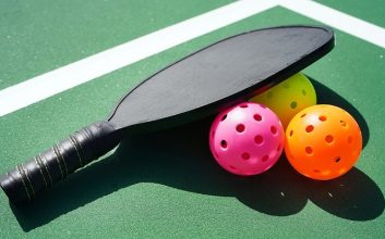 راکت و توپ پیکل بال