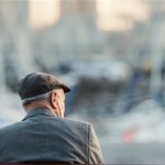 تنهایی بر سلامتی افراد مسن تأثیر بسیار مضری می‌گذارد