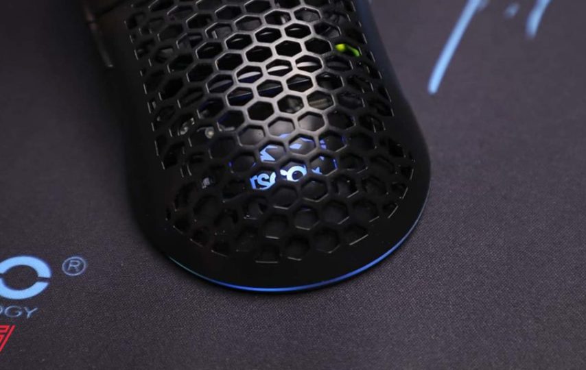 تصویری از لوگوی تسکو روی موس گیمینگ