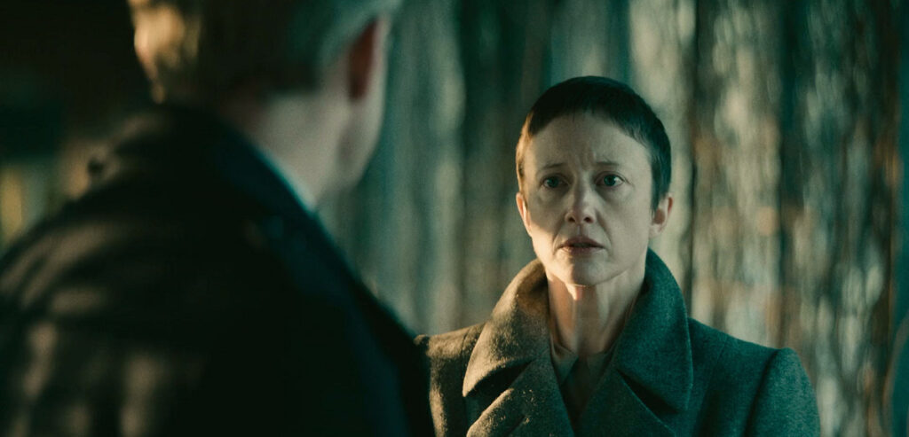 نقد سریال The Regime - داستان یک فروپاشی!_دنیای تکنولوژی 68 The Regime