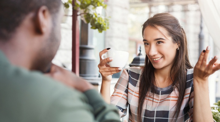 به اشتراک گذاشتن جزئیات درباره خود؛ از نشانه‌های سوءاستفاده‌کننده