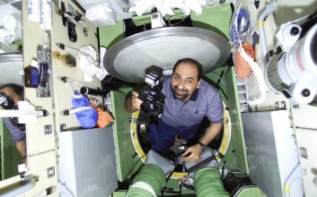 به محض ورود به ایستگاه فضایی بین‌المللی، گیدونی کنترل بازوی روباتیک شاتل را در دست گرفت و Raffaello MPLM را هدایت کرد.