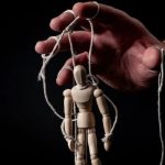 آیا هوش اضطراب آثار منفی هم دارد؟_دنیای تکنولوژی 6 دستکاری عاطفی یک بعد منفی هوش هیجانی