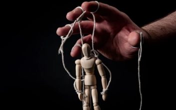 دستکاری عاطفی یک بعد منفی هوش هیجانی