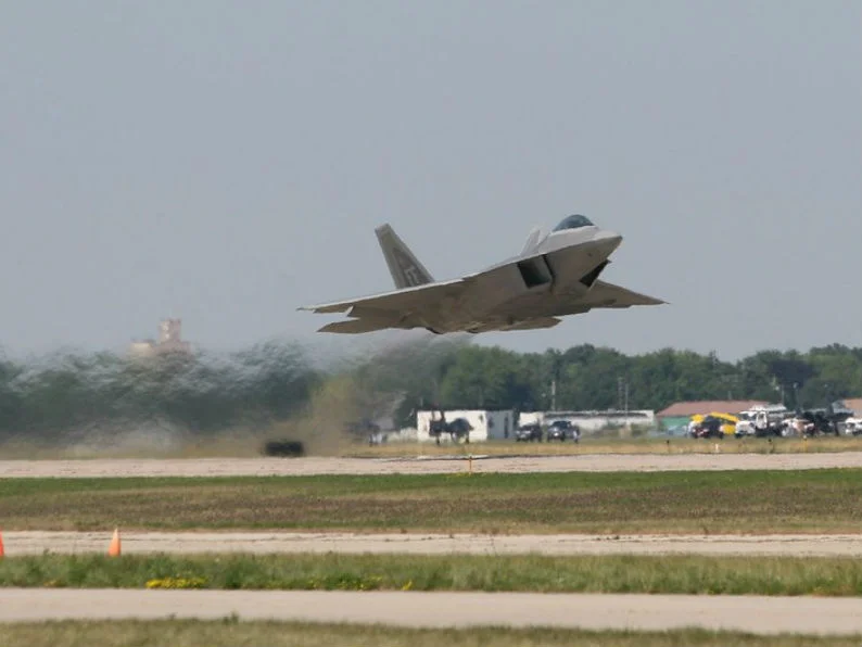 خلاصه ای از قابلیت ها و ویژگی های اف-22 رپتور