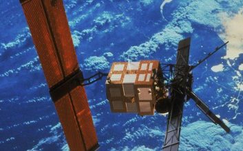 اگزوست تا آوریل 1986 به‌طور فعال مشاهدات انجام می‌داد، اما فروپاشی طبیعی مدار باعث شد که ماهواره در 6 می همان سال وارد جو زمین شود.