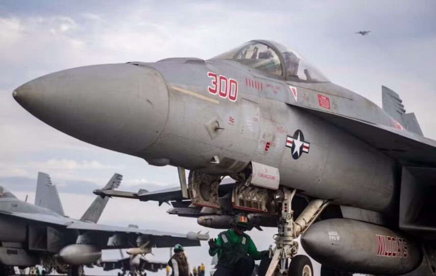 جنگنده هایی که نیروی دریایی آمریکا در اختیار دارد