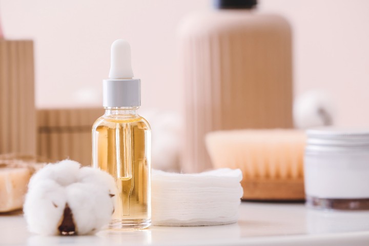 محصول مراقبت پوستی حاوی روغن تخم کتان