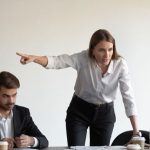 آسیب‌های قلدری در محیط کار