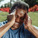 فردی که از پرش افکار کلافه شده است