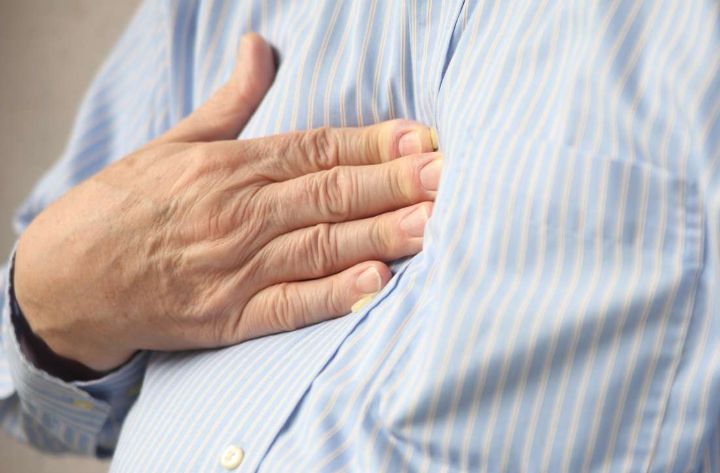 عوارض استامینوفن و موارد مصرف آن_دنیای تکنولوژی 7 درد در قسمت فوقانی معده از عوارض جانبی استامینوفن است