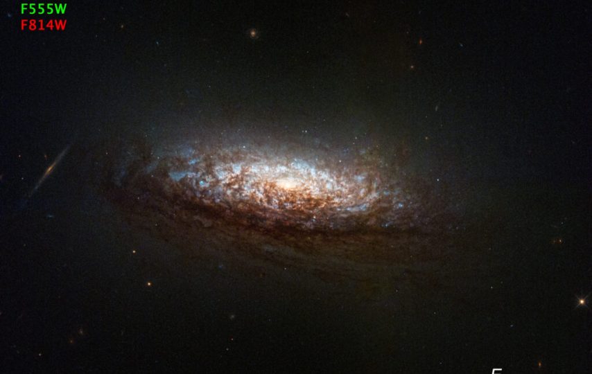 NGC 1546 از دید هابل