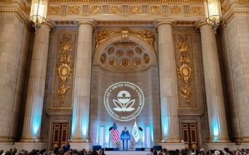 رأی دیوان عالی آمریکا به لغو یک حکم 40 ساله؛ رگولاتورها خلع سلاح می‌شوند