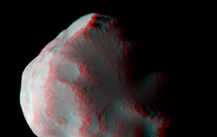 قمر هلن در تصویر استریو