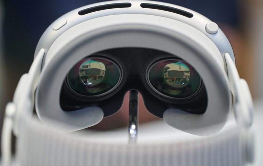 مدل ارزان‌تر هدست اپل احتمالاً برای کارکردن باید به آیفون یا مک متصل شود