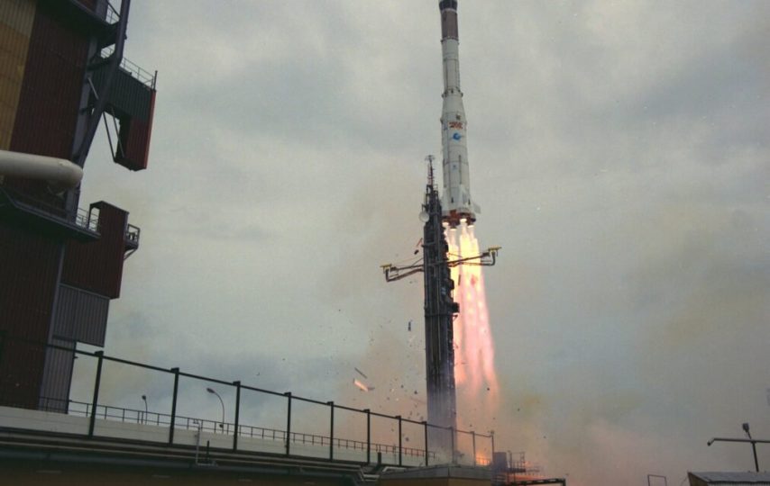 پرواز با زمین