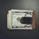 چه می‌شد اگر ماهانه هزار دلار به مردم پول داده می‌شد؟