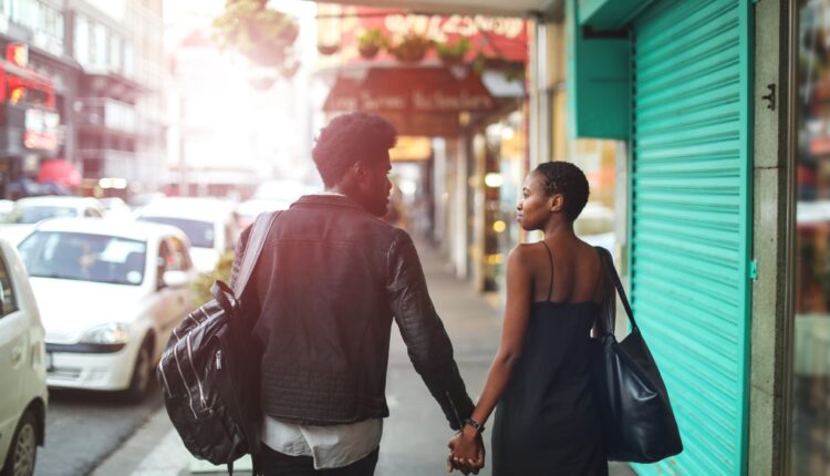 1724068090 453 چطور بفهمیم رابطه عاطفی ما سریع پیش می‌رود یا نه؟ دنیای